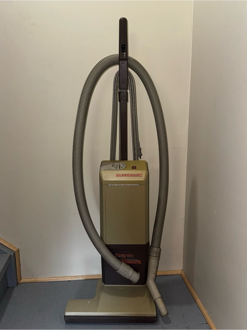Electrolux Discovery III Upright Vacuum with Bag - Tested & Working
